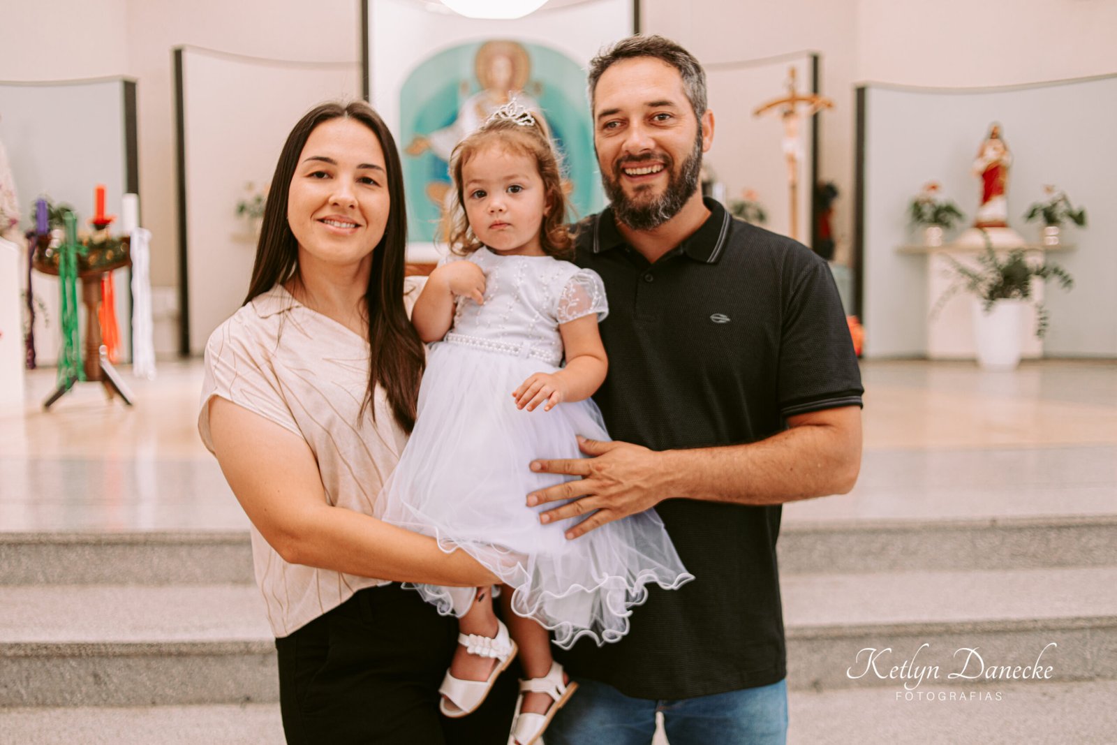 Família reunida durante um batizado
